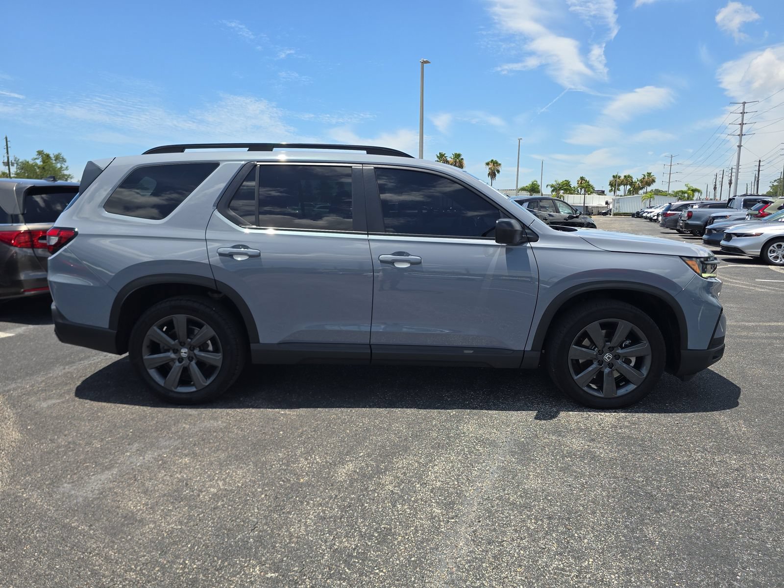 Certified 2025 Honda Pilot Sport image 3