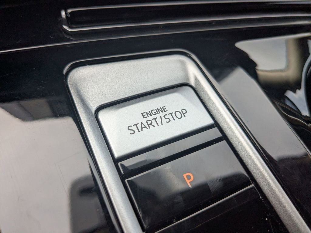 Used 2025 Volkswagen Atlas SE image 19