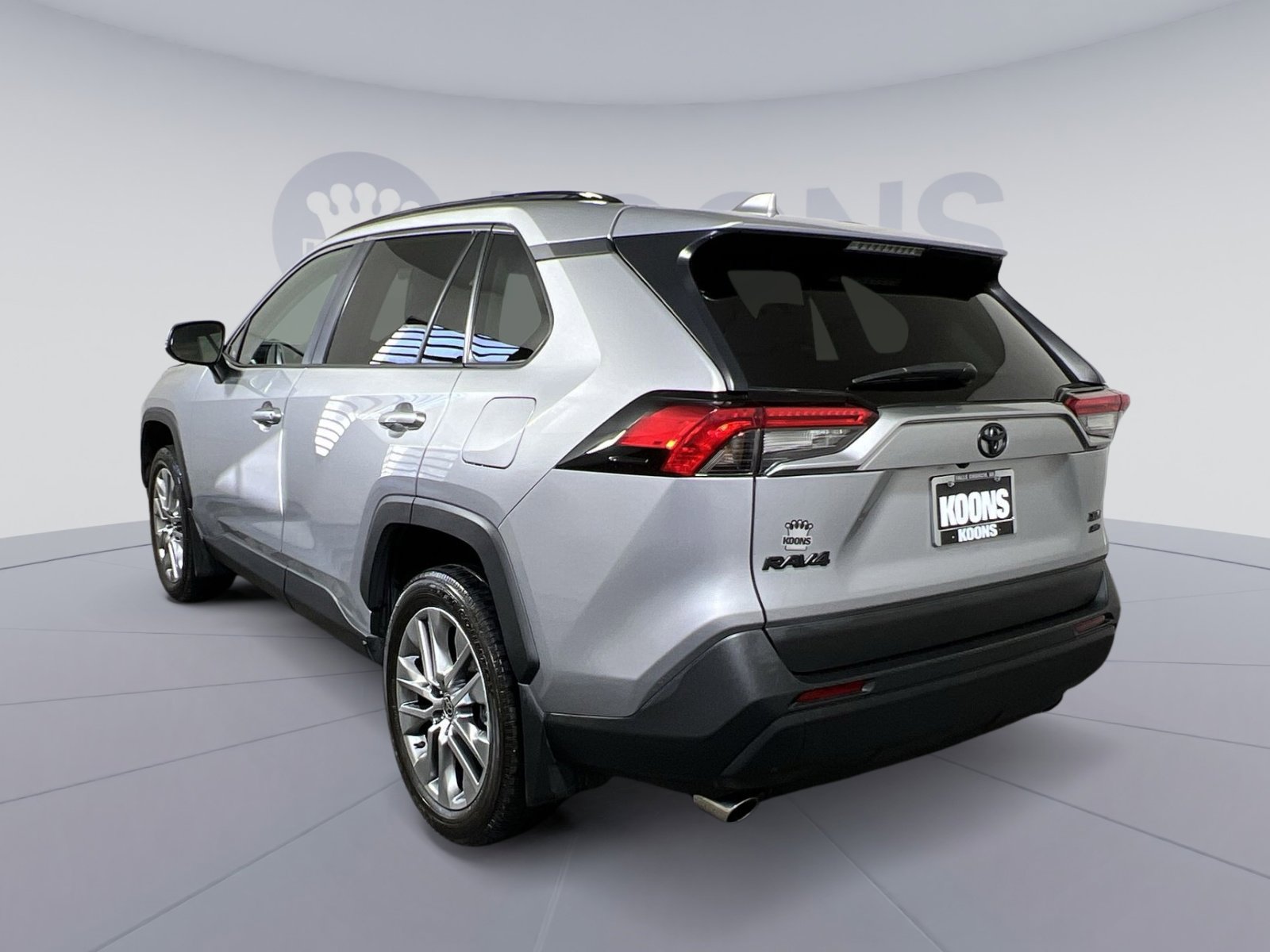 Used 2023 Toyota RAV4 XLE Premium image 4