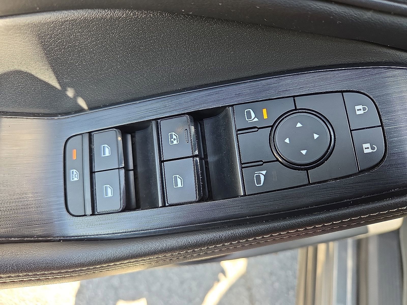Used 2022 Nissan Rogue SV w/ SV Premium Package FWD image 15