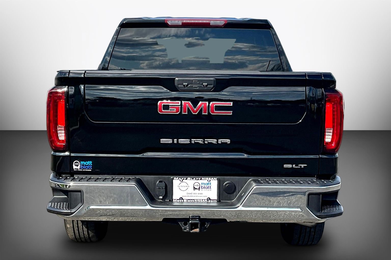 Used 2025 GMC Sierra 1500 SLT AWD/4WD image 3