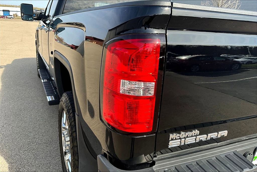 Used 2017 GMC Sierra 2500 Denali w/ Duramax Plus Package AWD/4WD image 24