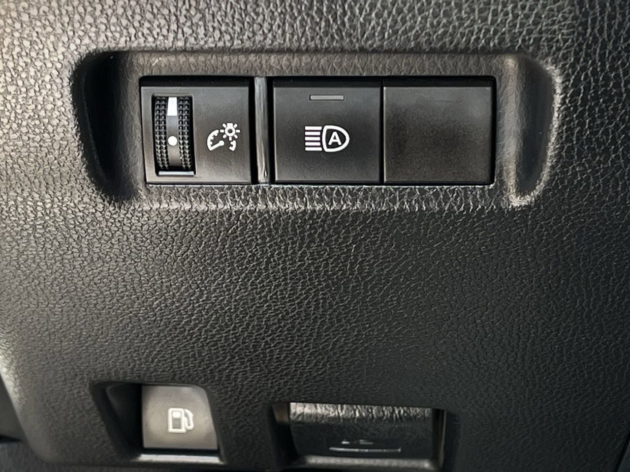 Used 2025 Toyota RAV4 LE AWD/4WD image 20