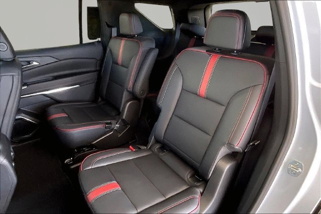 New 2027 Chevrolet Traverse RS FWD image 10