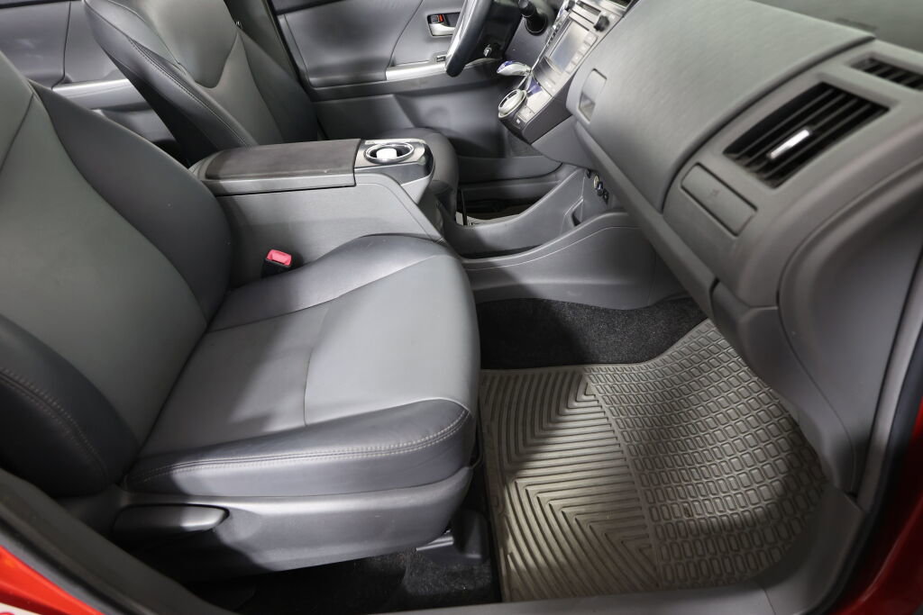 Used 2014 Toyota Prius V Three image 26
