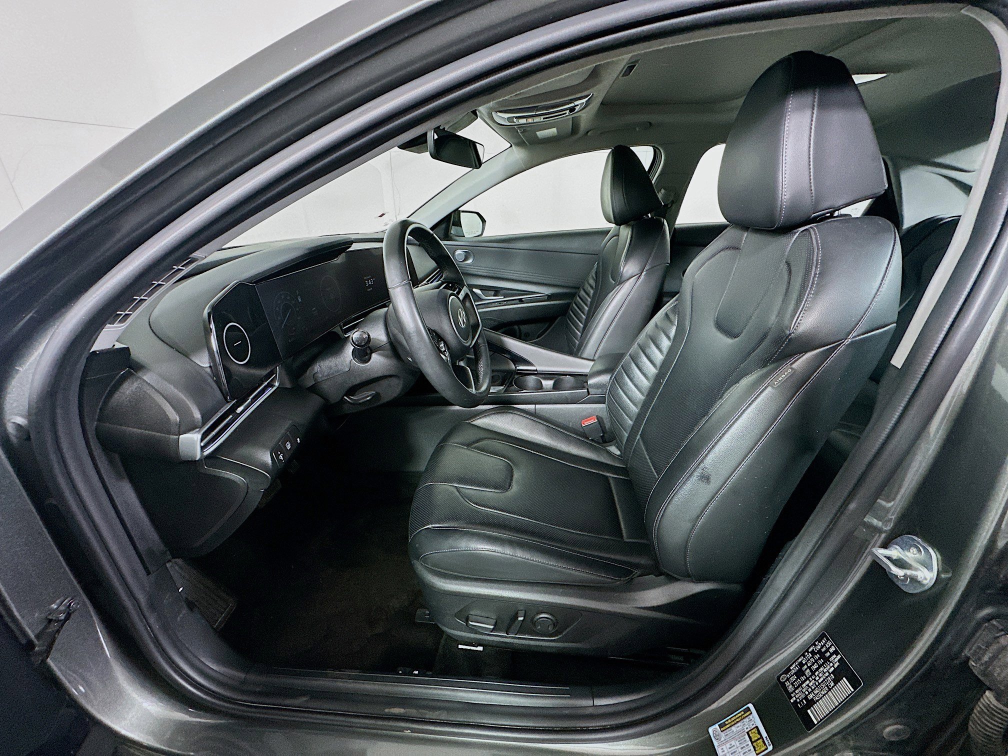 Used 2025 Hyundai Elantra Limited image 13