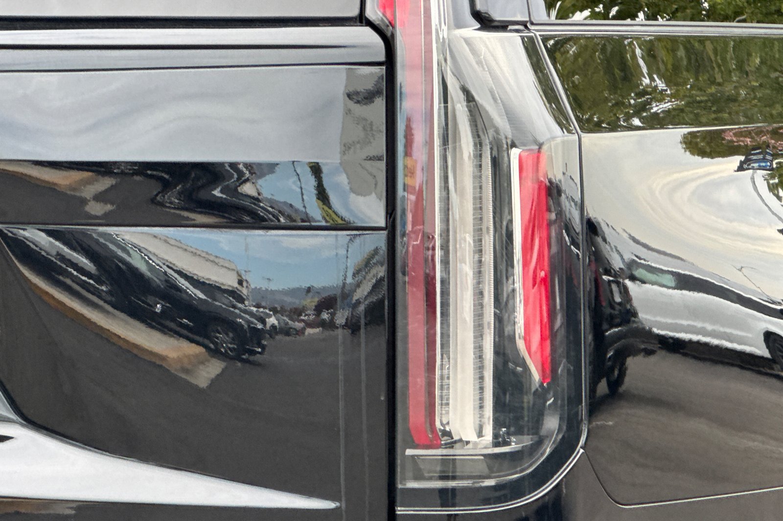 Used 2021 Cadillac Escalade ESV Sport w/ Driver Assist Tech Package AWD/4WD image 47