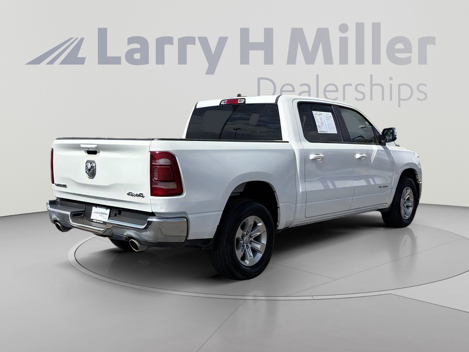 Used 2024 RAM 1500 Laramie AWD/4WD image 6
