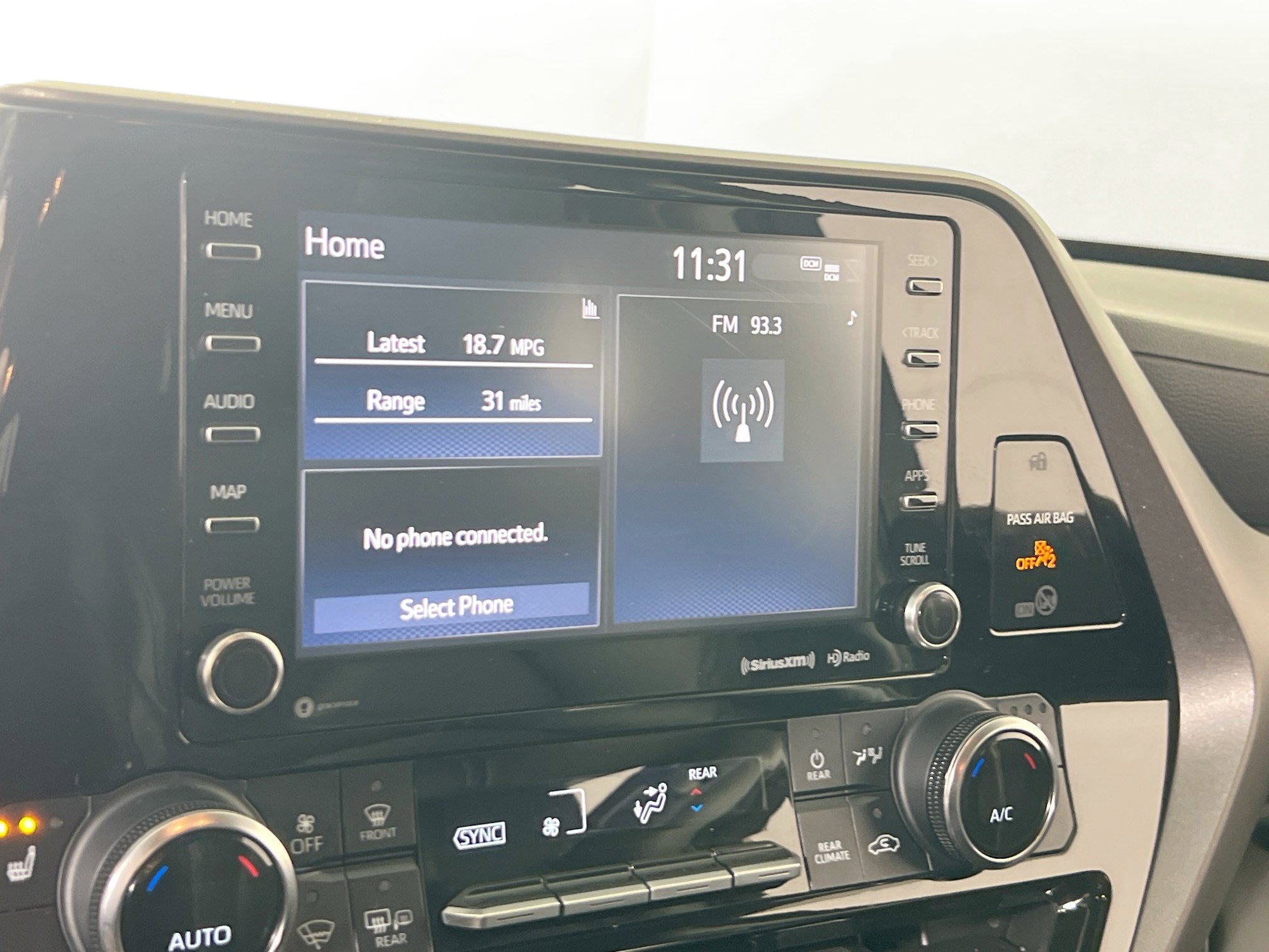 Used 2022 Toyota Highlander XLE image 14