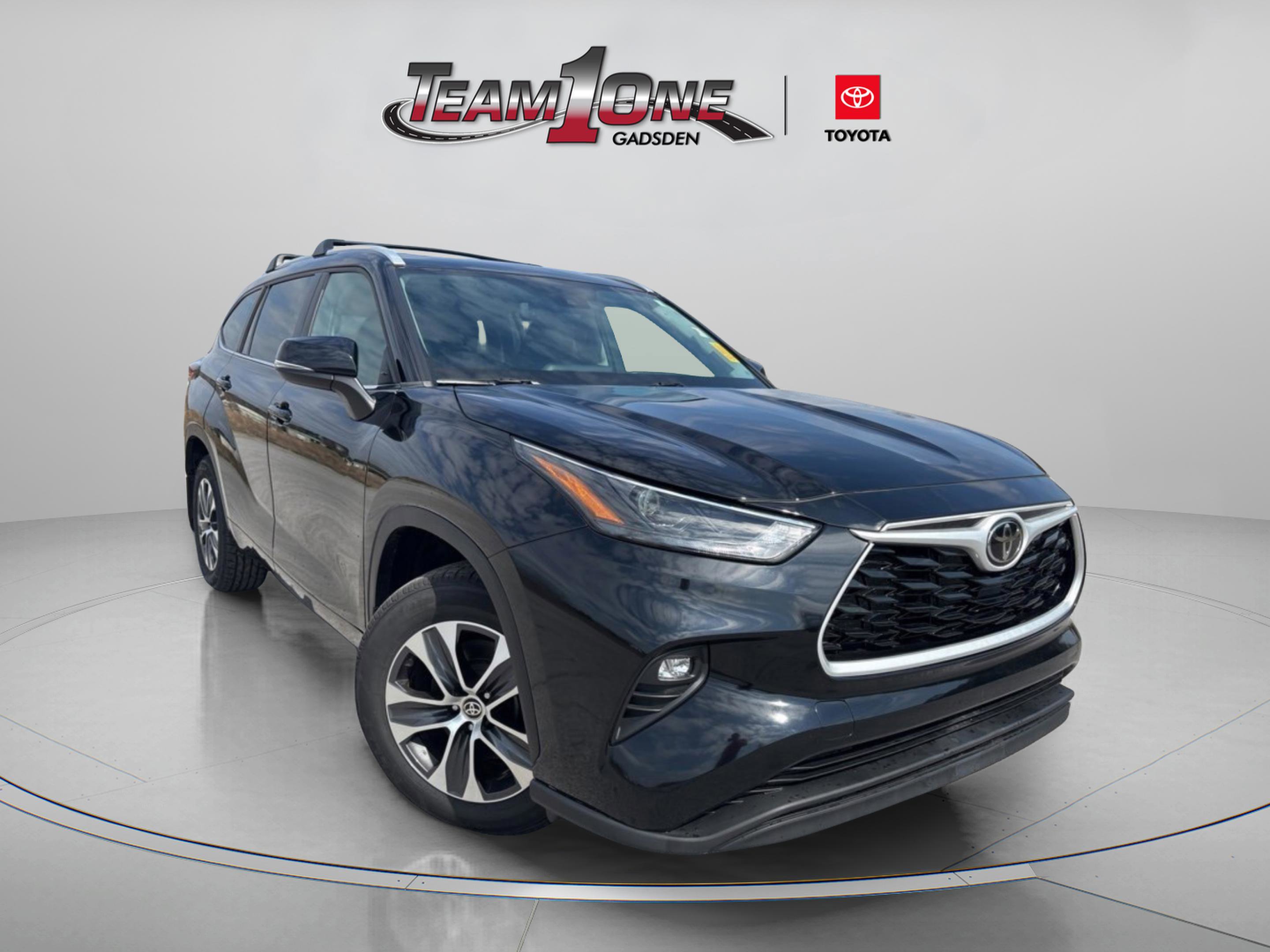 Certified 2024 Toyota Highlander XLE image 1