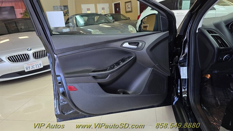 Used 2018 Ford Focus SE FWD image 11