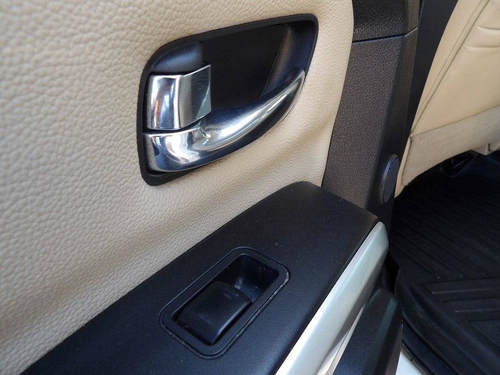 Used 2017 Nissan Titan SL w/ Chrome Package image 29