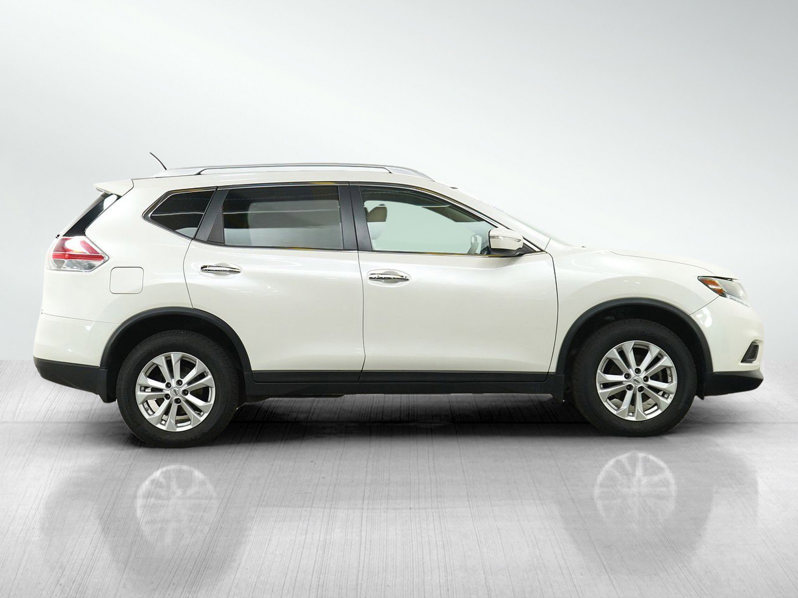 Used 2015 Nissan Rogue SV AWD/4WD image 6