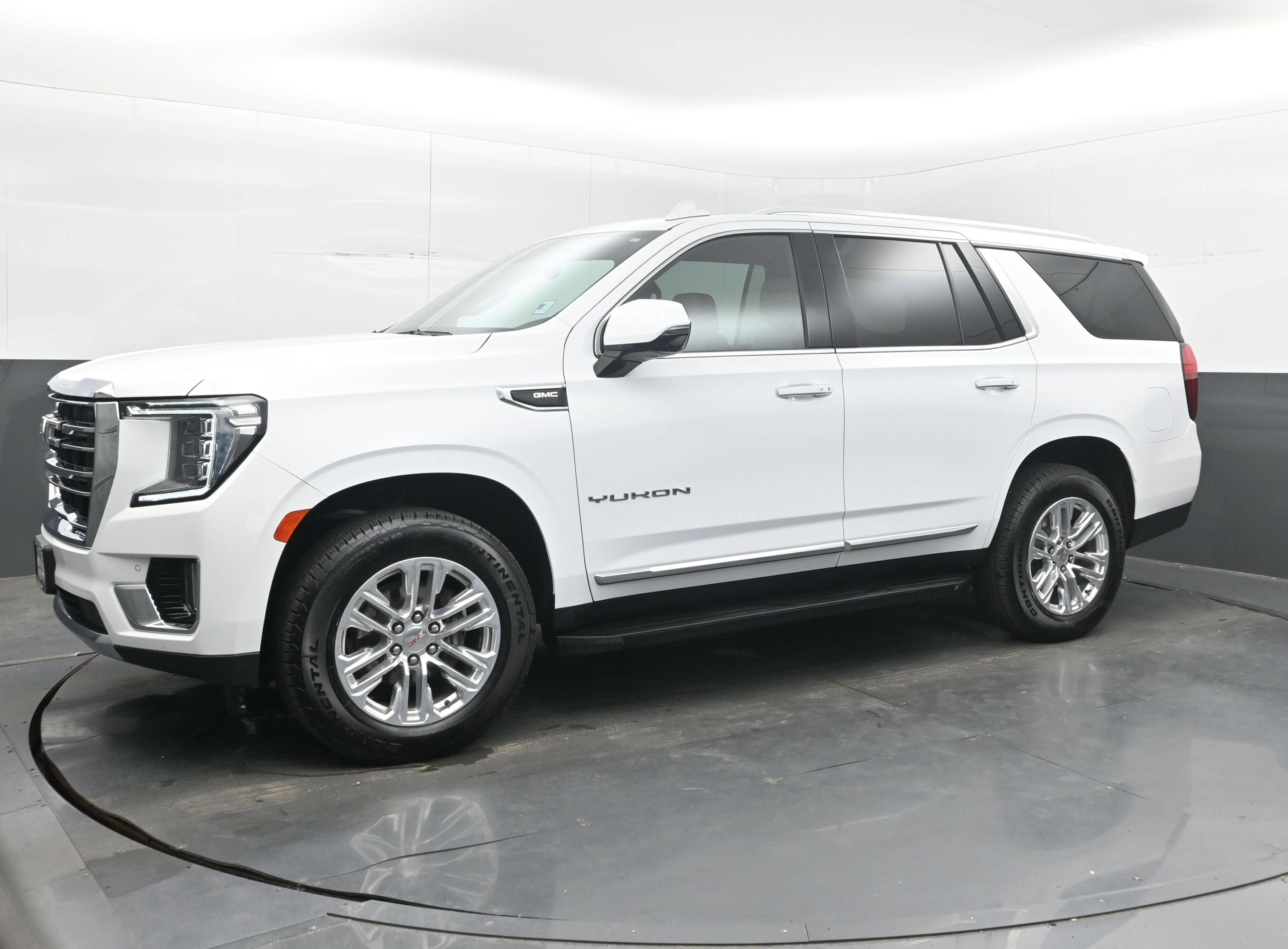 Used 2024 GMC Yukon SLT w/ SLT Luxury Package AWD/4WD image 5