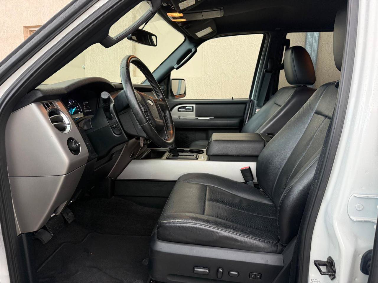 Used 2017 Ford Expedition XLT w/ Equipment Group 202A RWD image 16