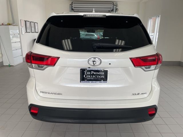 Used 2019 Toyota Highlander XLE image 3
