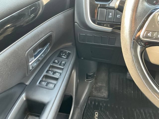 Used 2019 Mitsubishi Outlander SE AWD/4WD image 23