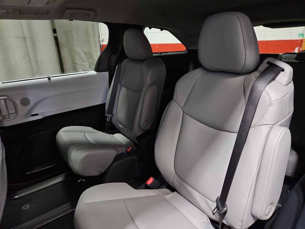 New 2026 Toyota Sienna XLE image 23