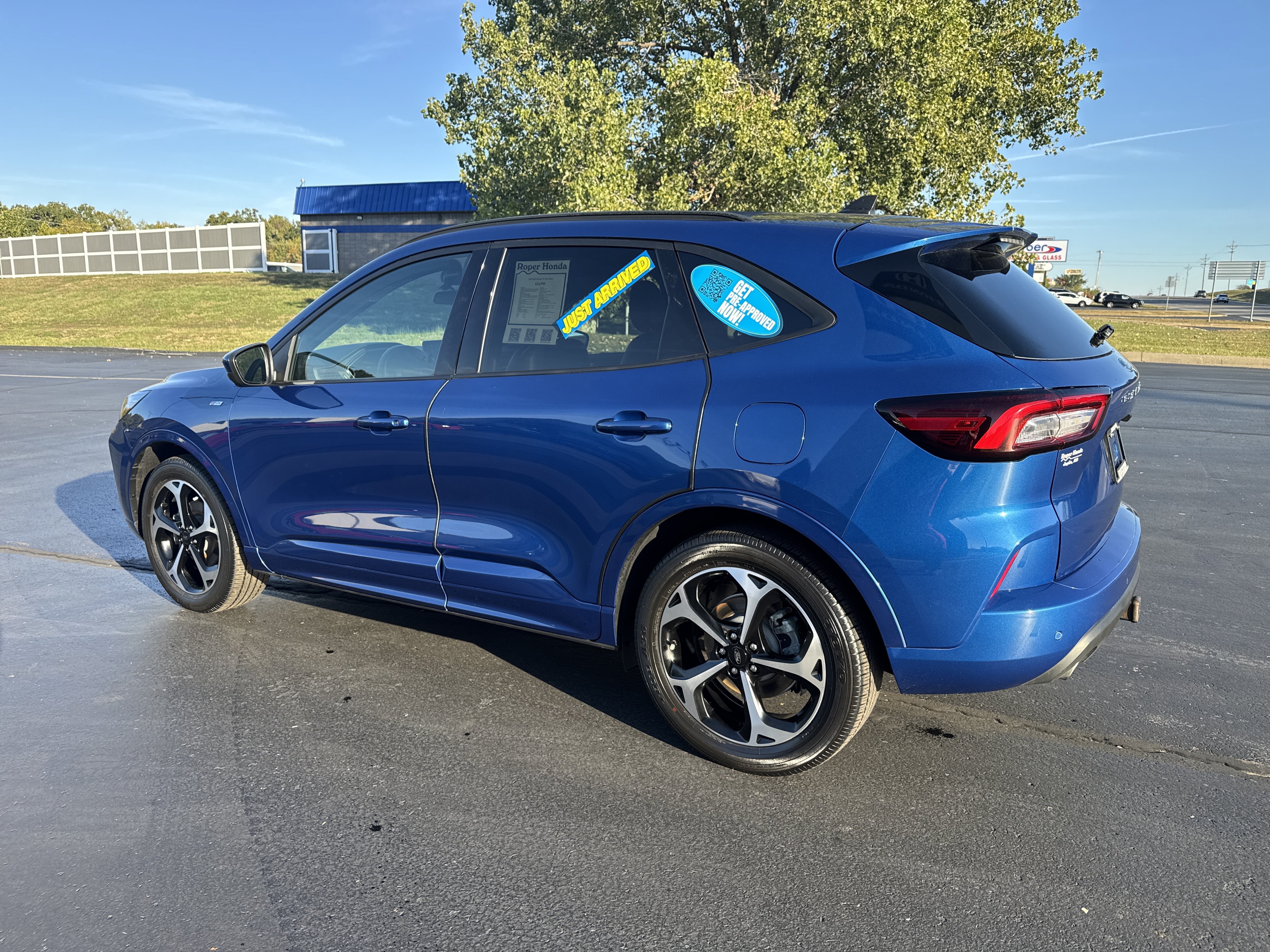 Used 2023 Ford Escape ST-Line Select w/ Tech Pack #2 AWD/4WD image 3