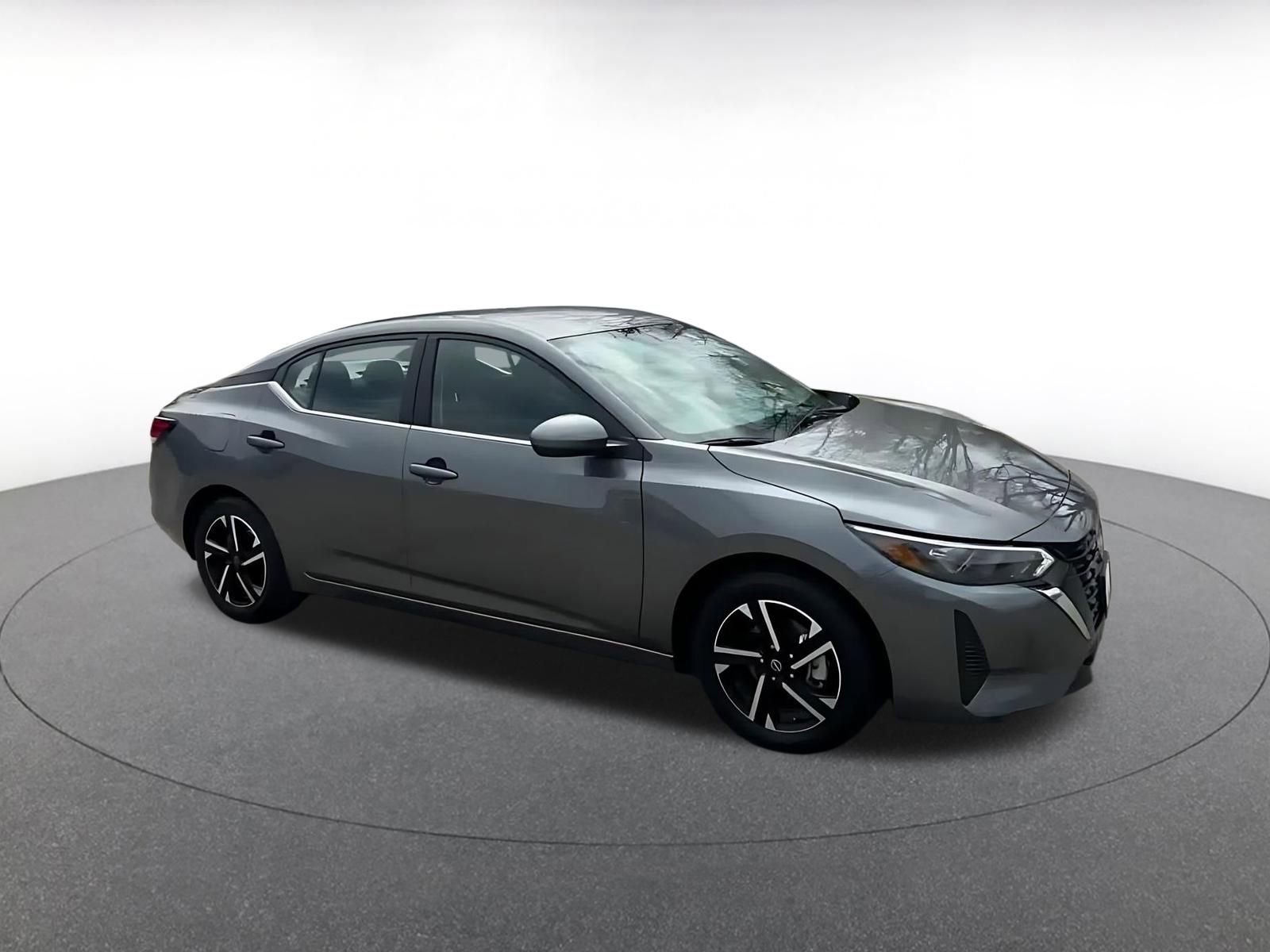 Used 2025 Nissan Sentra SV image 2