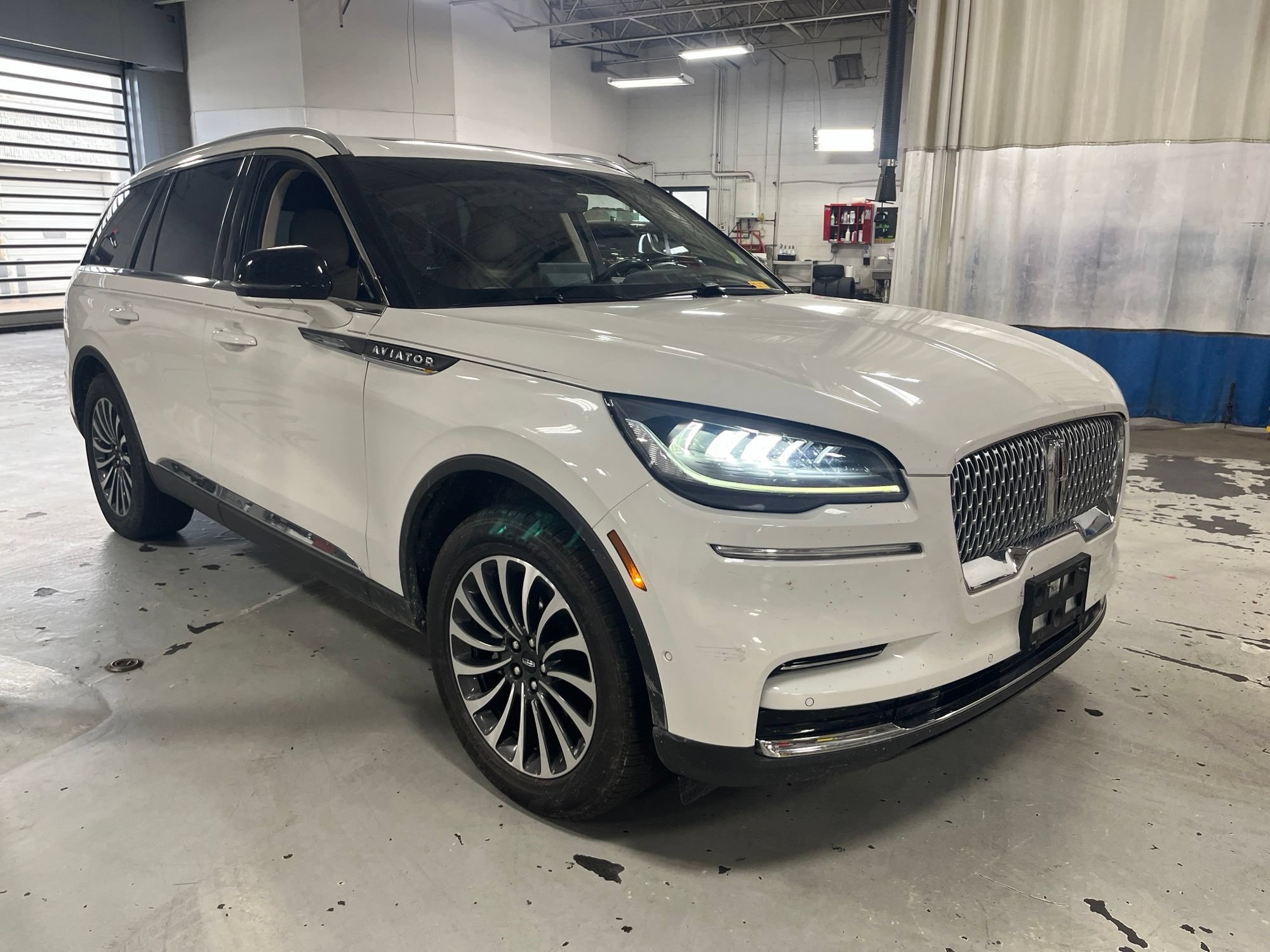 Used 2023 Lincoln Aviator Reserve w/ Equipment Group 201A AWD/4WD image 6