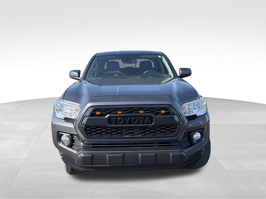 Used 2020 Toyota Tacoma SR5 AWD/4WD image 7