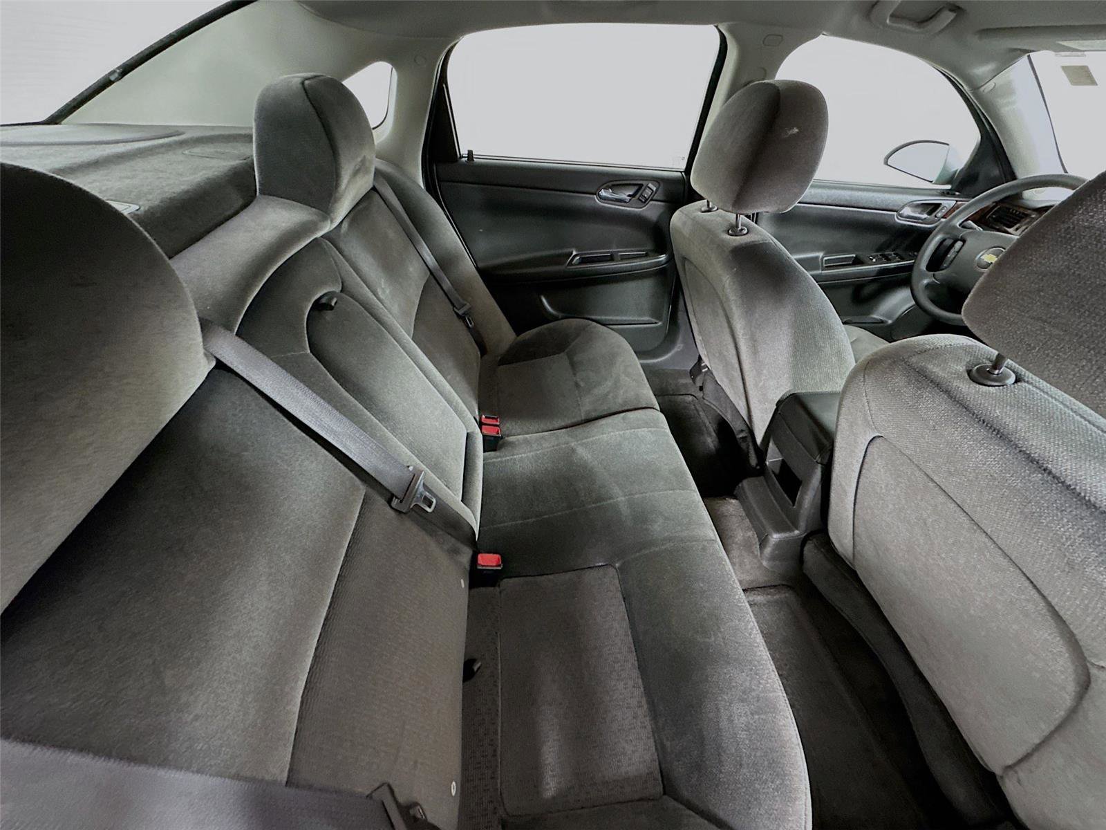 Used 2015 Chevrolet Impala LT image 23