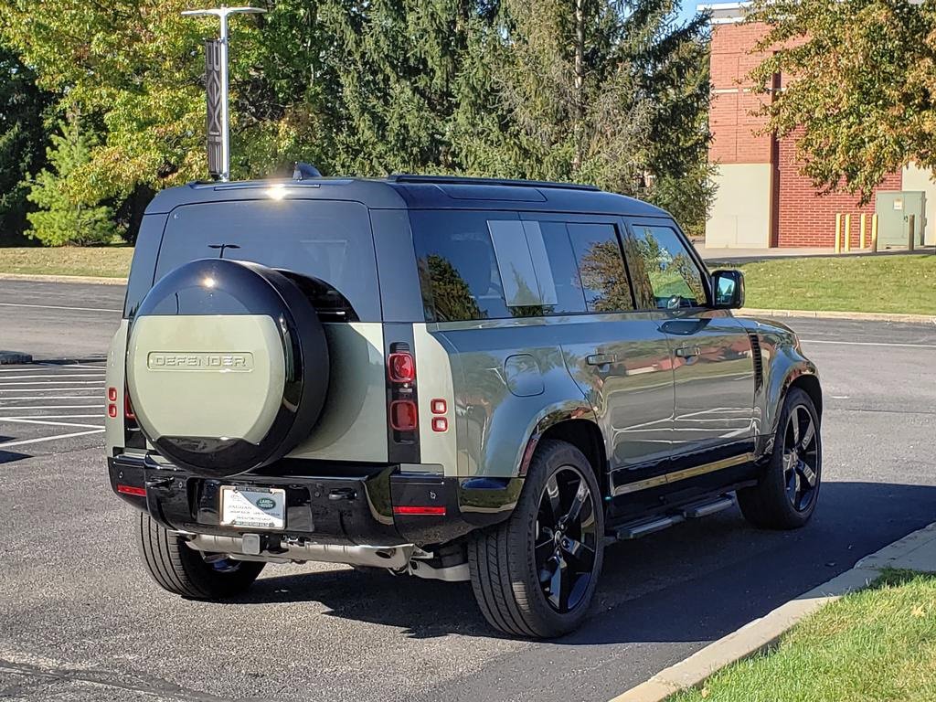 New 2025 Land Rover Defender 110 X-Dynamic SE image 5