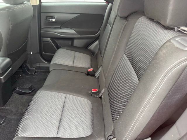 Used 2018 Mitsubishi Outlander SE image 6