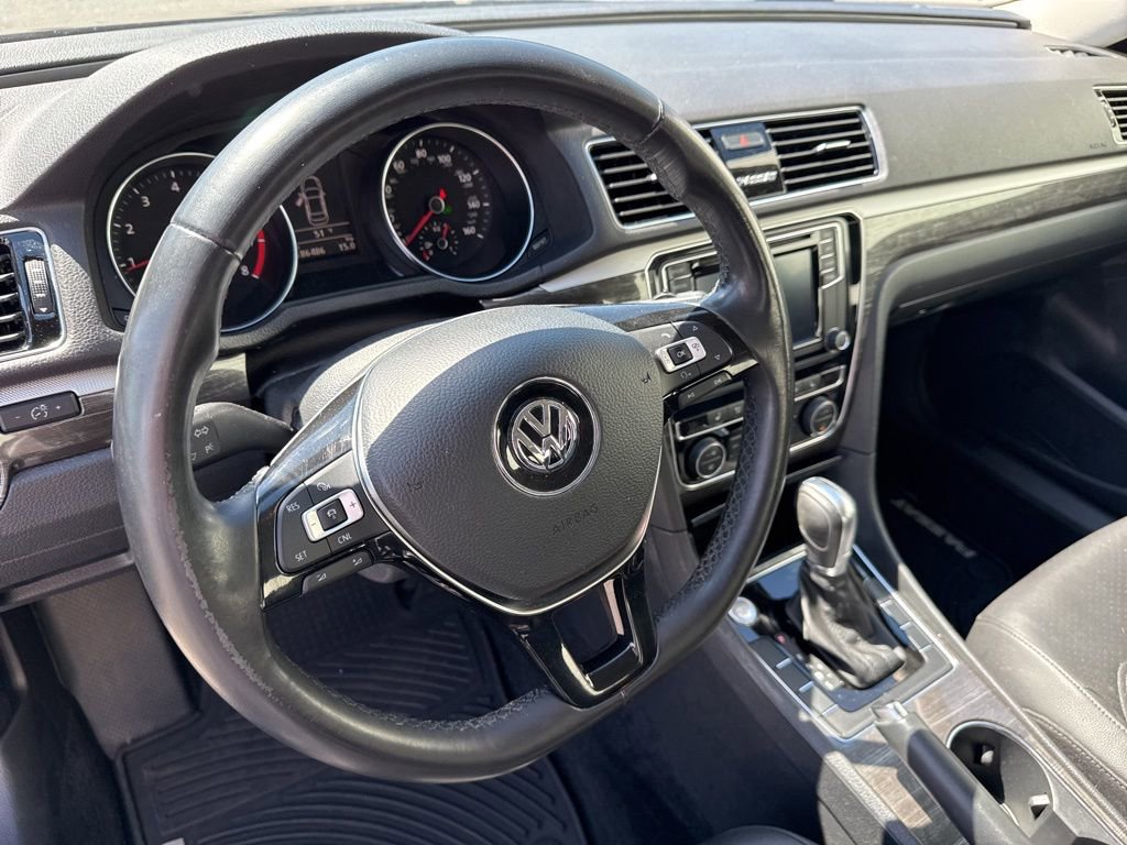 Used 2018 Volkswagen Passat 2.0T SE FWD image 21
