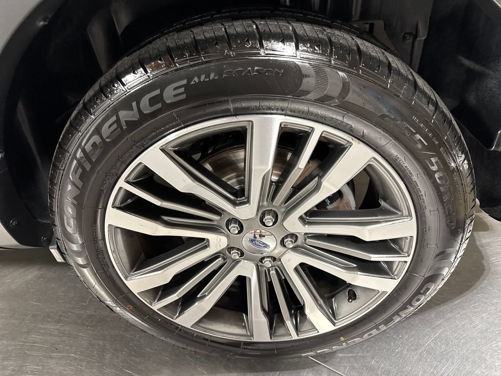 Used 2018 Ford Explorer Platinum AWD/4WD image 12