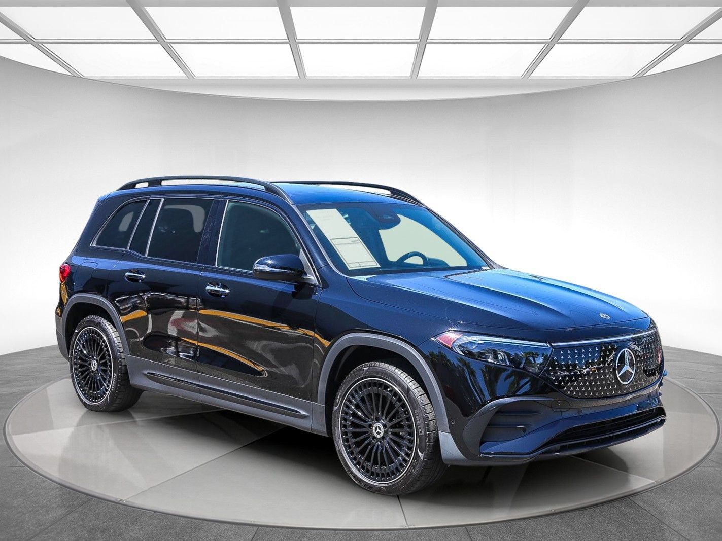 Used 2024 Mercedes-Benz EQB 300 4MATIC image 5