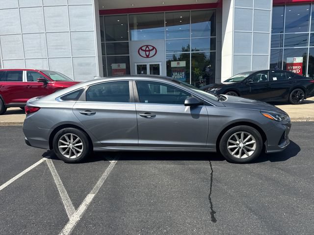 Used 2019 Hyundai Sonata SE w/ Cargo Package FWD image 2