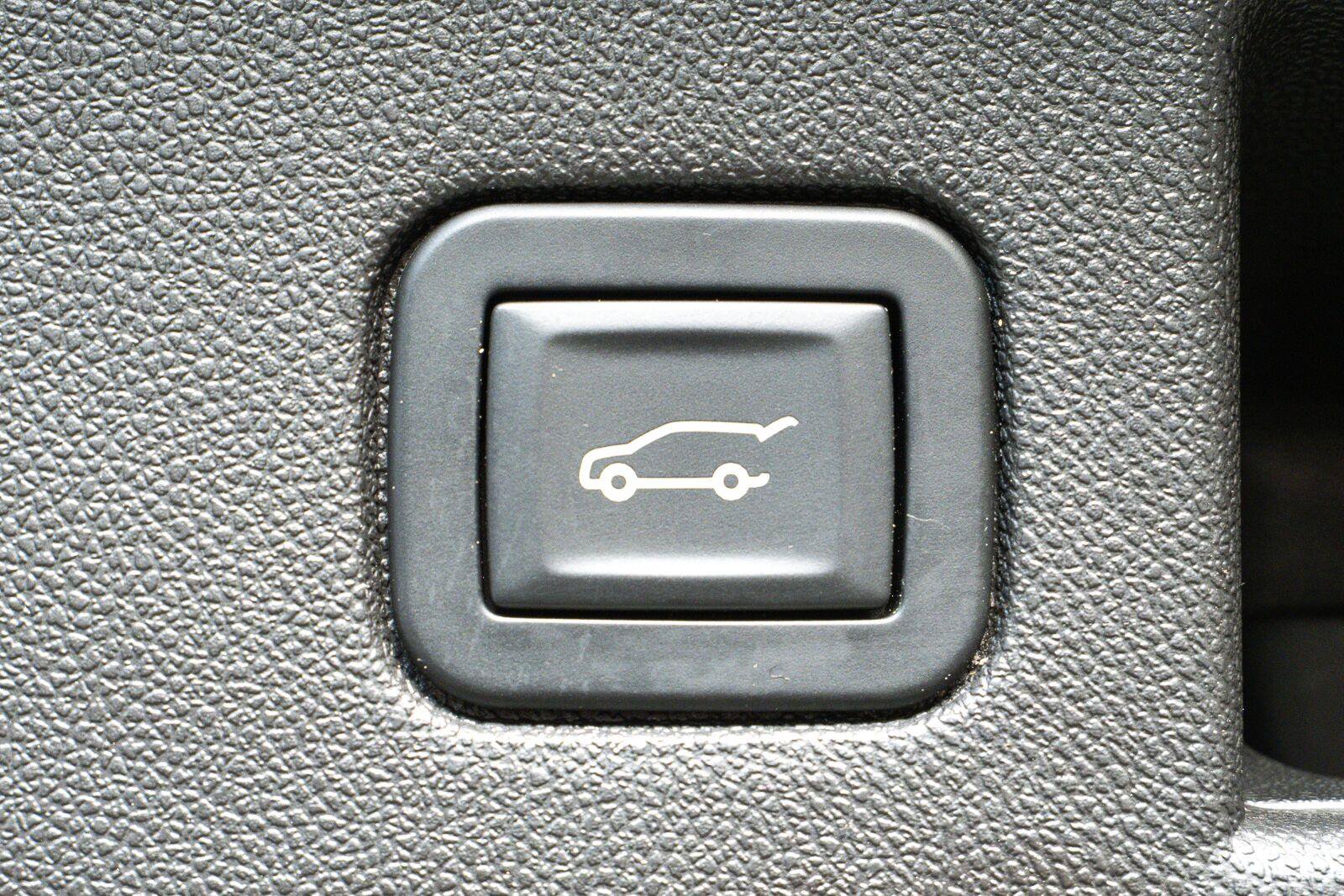 Used 2018 Chevrolet Equinox Premier FWD image 27