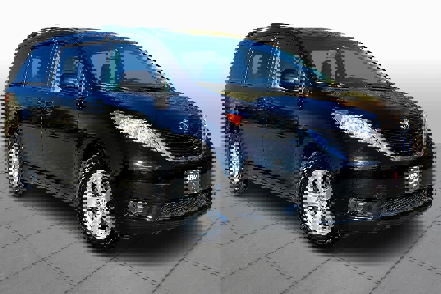 Certified 2017 Toyota Sienna LE image 2