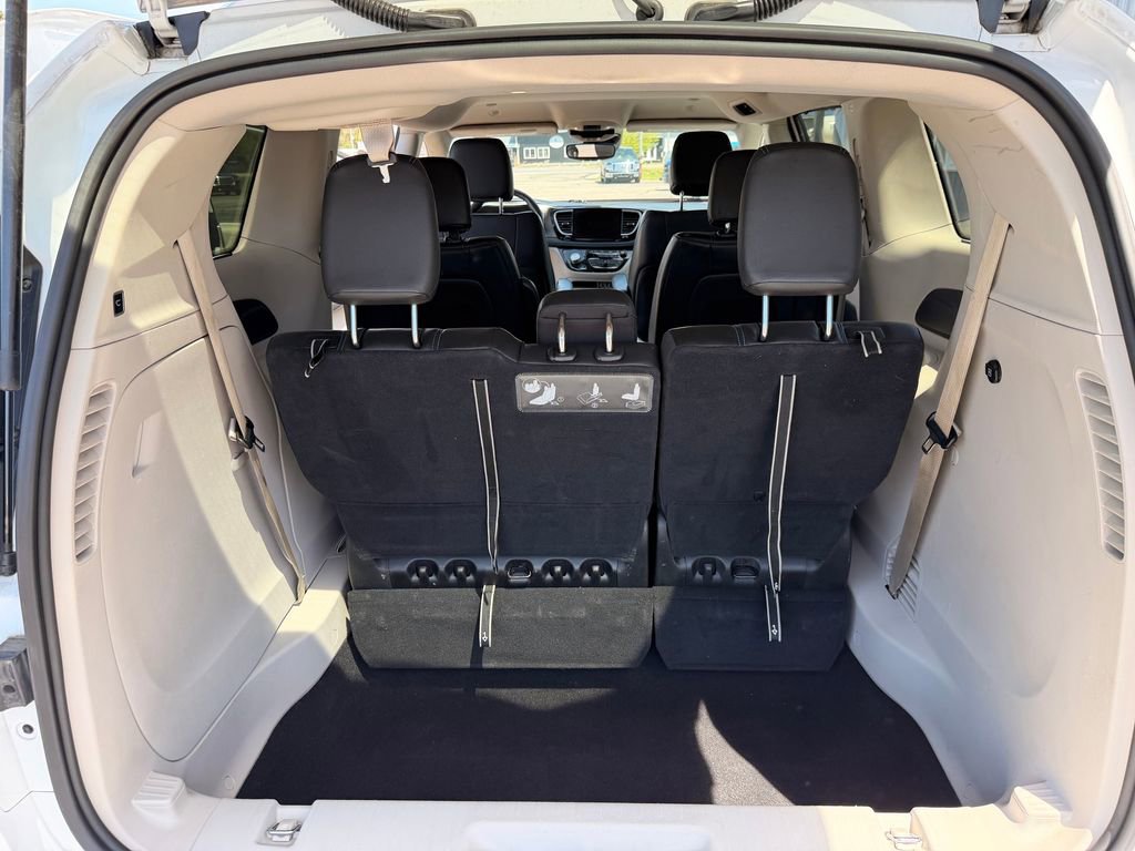 Used 2021 Chrysler Pacifica Touring-L FWD image 30