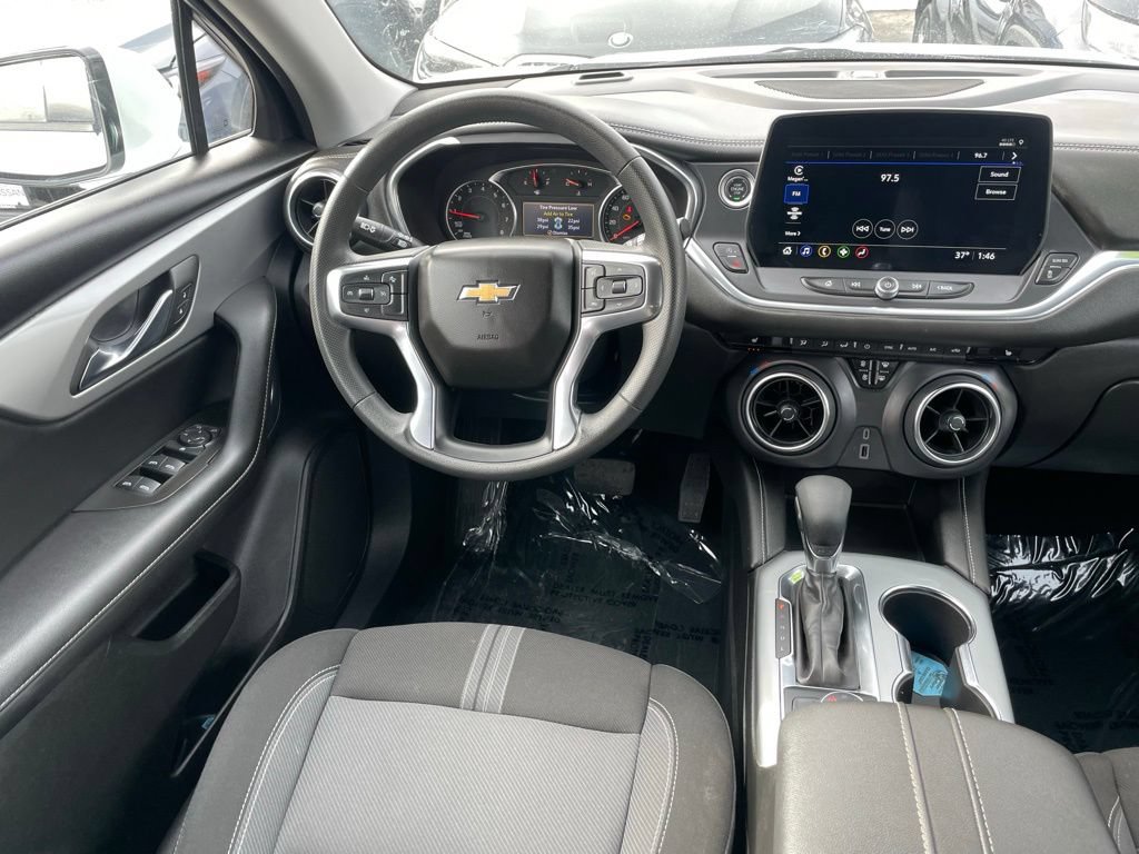 Used 2025 Chevrolet Blazer LT AWD/4WD image 9