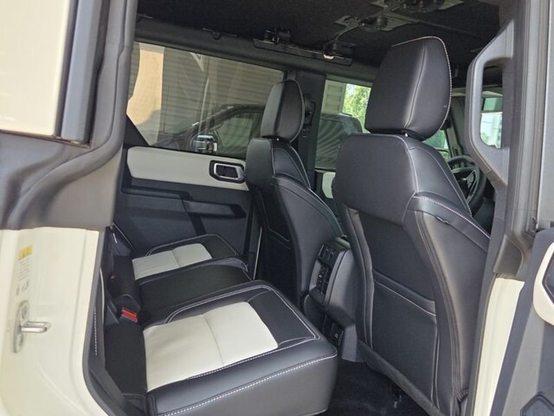 Used 2026 Ford Bronco Outer Banks w/ Sasquatch Package AWD/4WD image 16