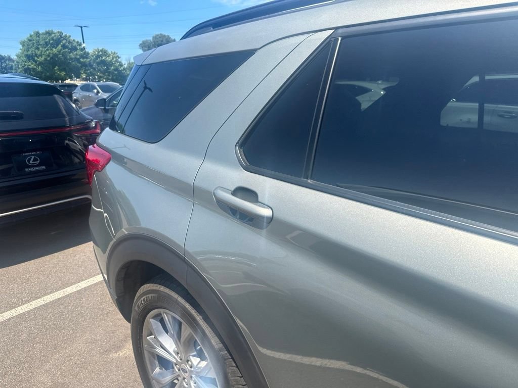 Used 2020 Ford Explorer XLT w/ Equipment Group 202A AWD/4WD image 26