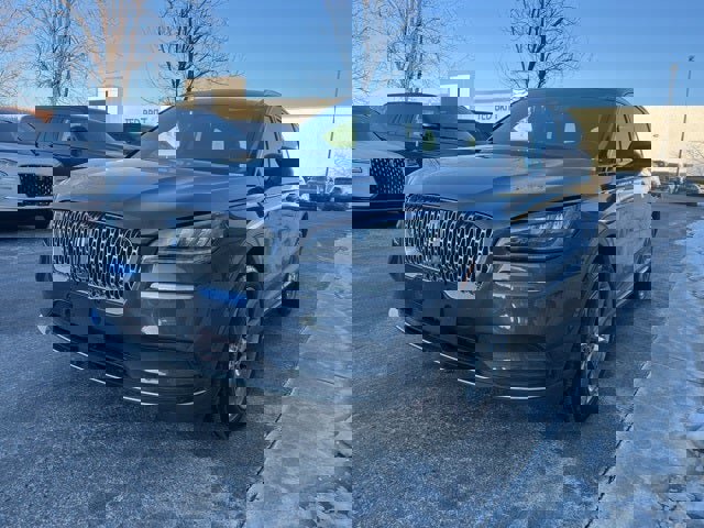 Used 2022 Lincoln Corsair AWD w/ Premium Package image 3