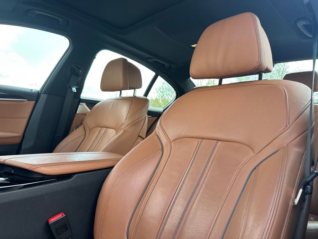 Used 2020 BMW M550i xDrive w/ Premium Package image 15