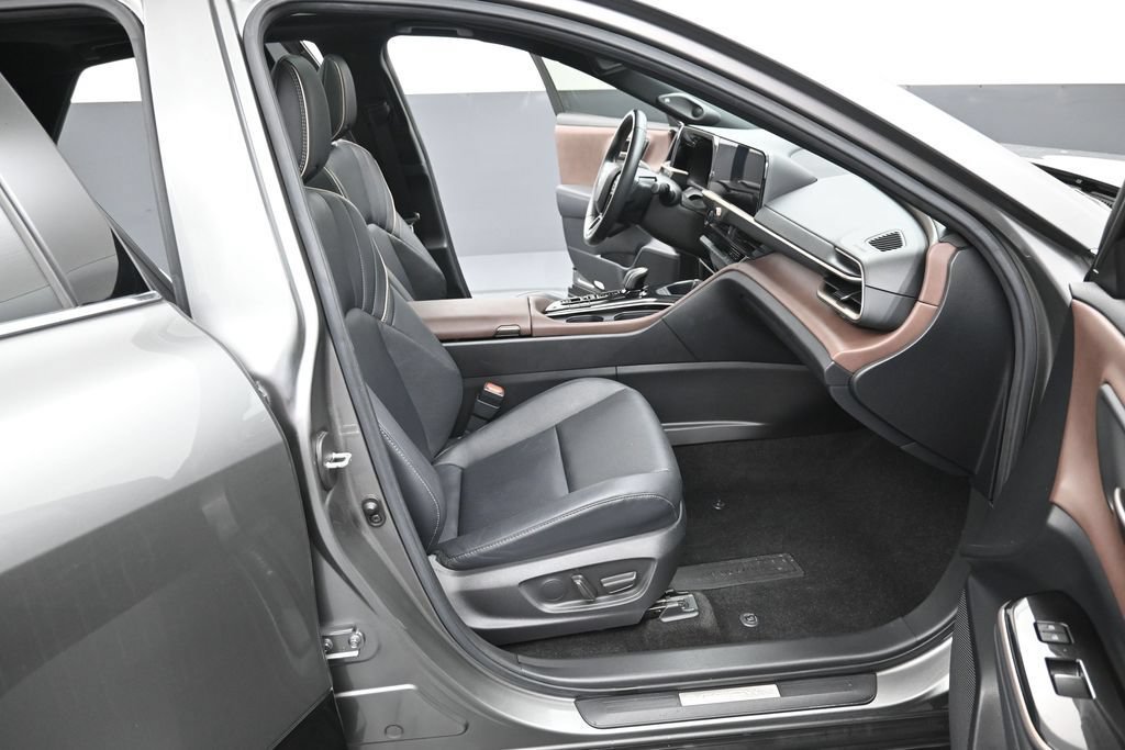 Certified 2024 Toyota Crown AWD/4WD image 38