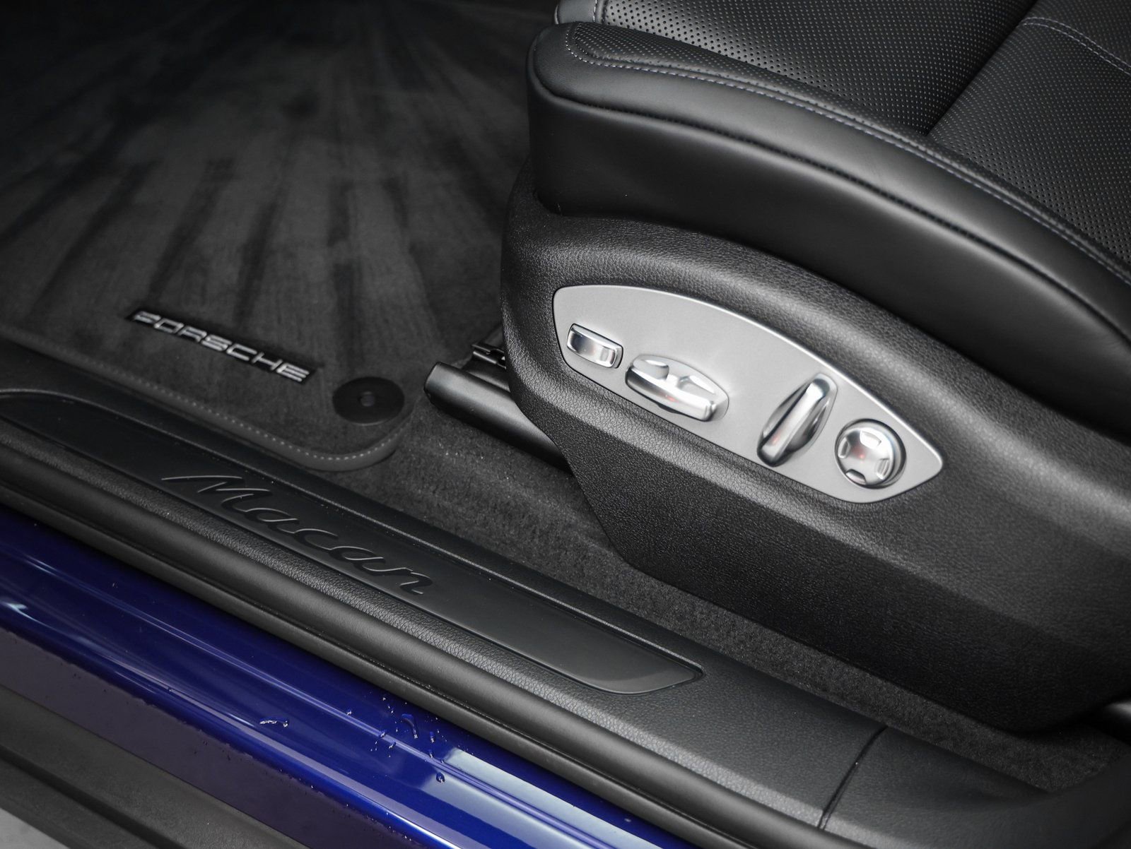 Certified 2025 Porsche Macan image 25