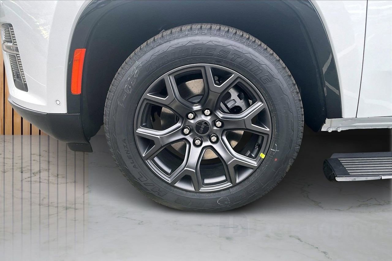 New 2026 Jeep Grand Wagoneer L Limited w/ Premium Group II image 35