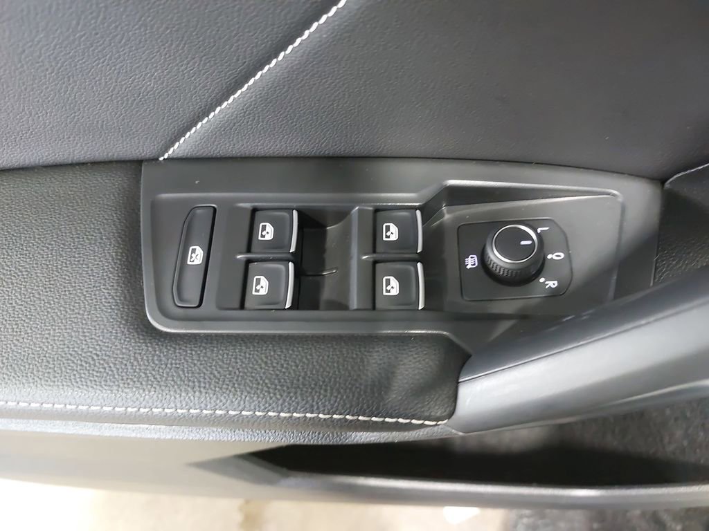 Used 2022 Volkswagen Tiguan SE image 28