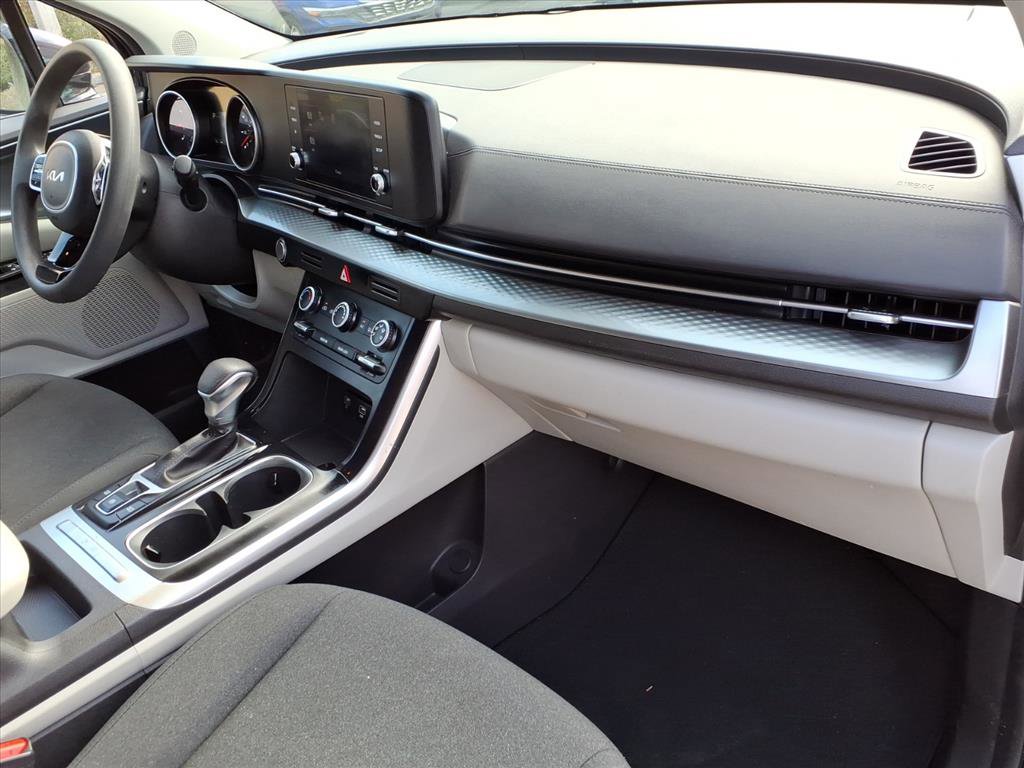 Used 2024 Kia Carnival LX image 21
