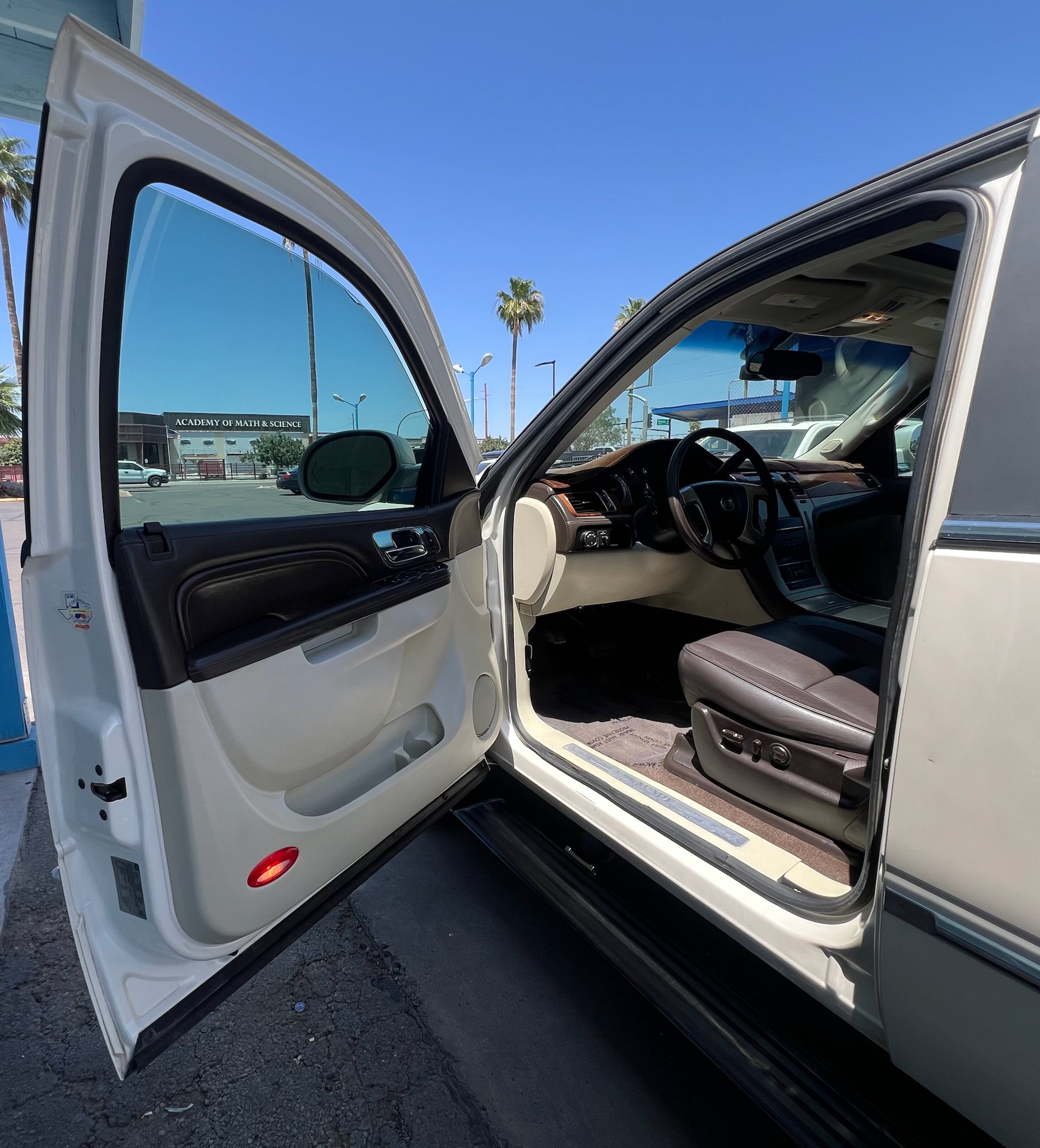 Used 2012 Cadillac Escalade Platinum AWD/4WD image 10