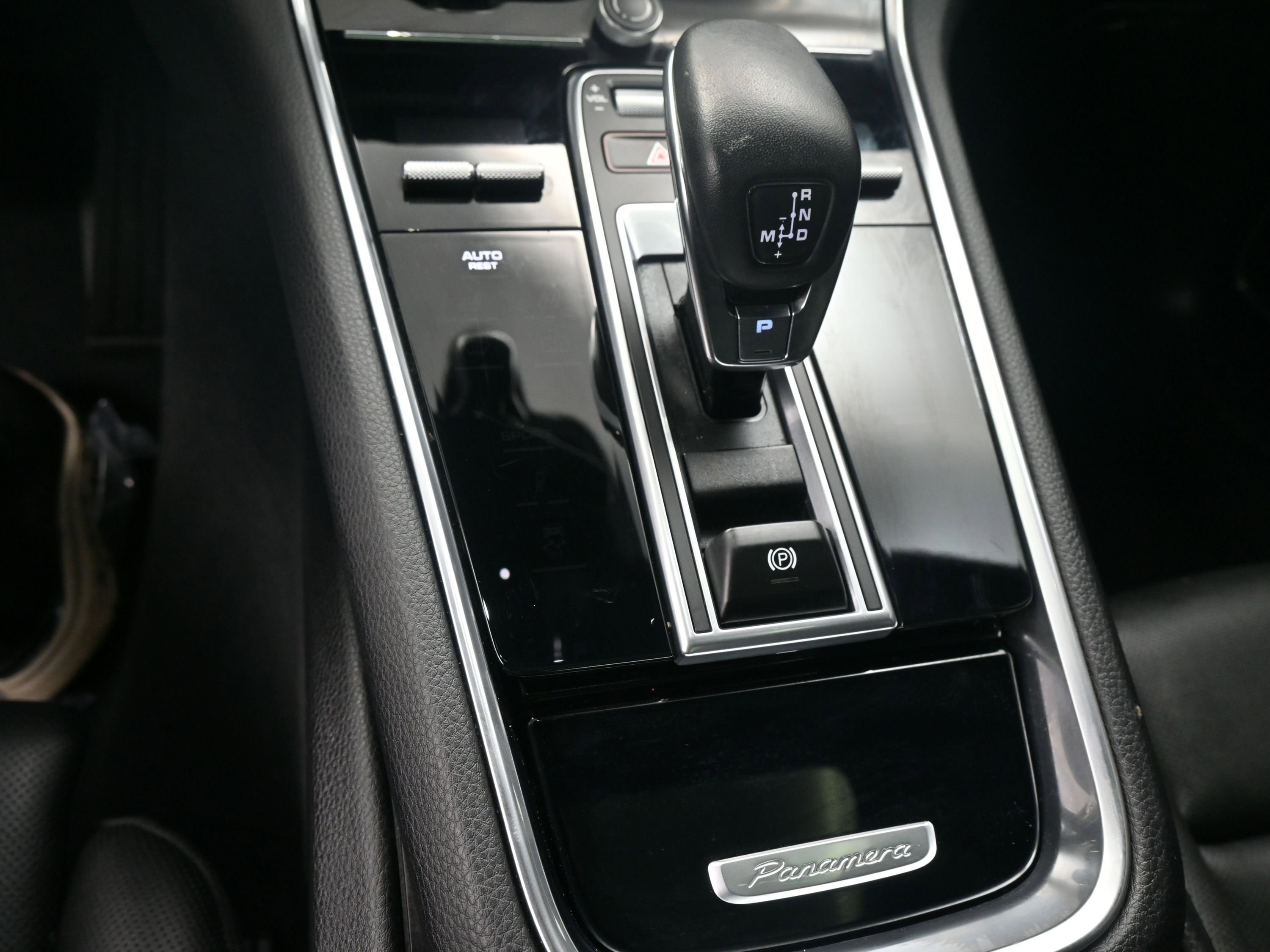 Used 2018 Porsche Panamera 4 Executive image 15