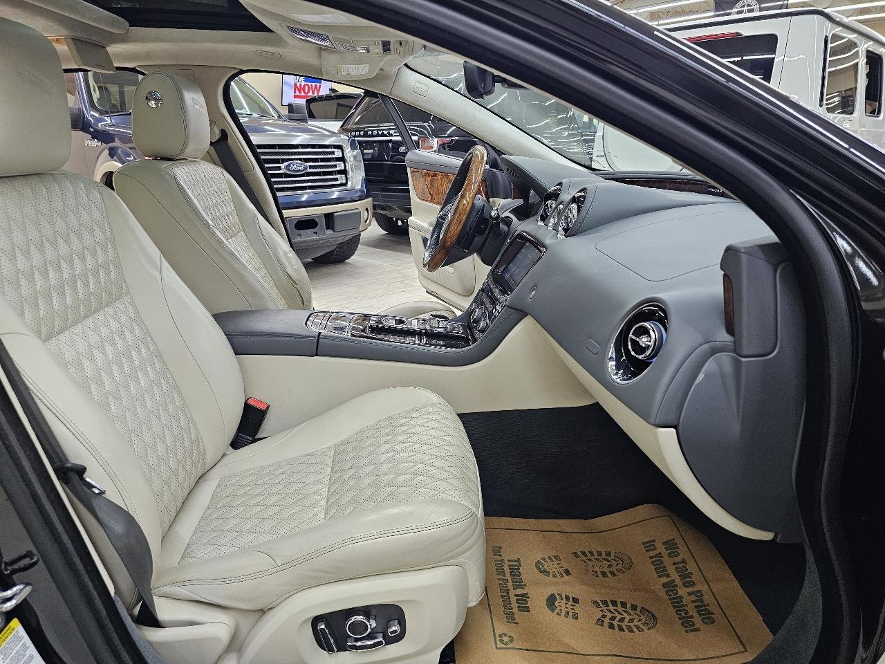 Used 2019 Jaguar XJ L Supercharged RWD image 20