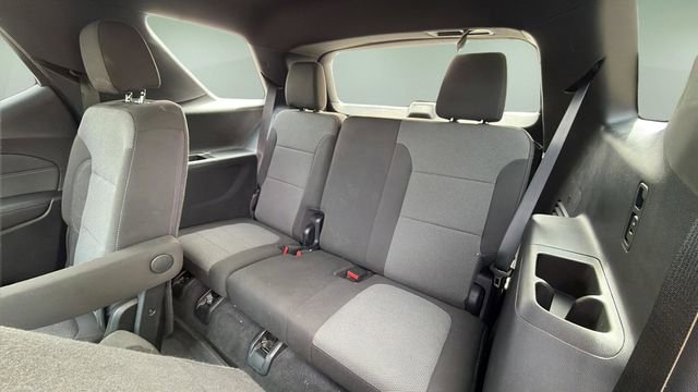 Used 2023 Chevrolet Traverse LT image 32